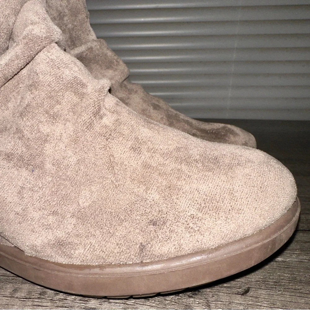 EuroSoft by‎ Sofft Jora Wedge Ankle Faux Suede Bootie Size 7.5 *FLAWS*